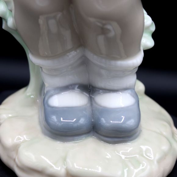 Vintage Lladro Porcelain Figurine Girl with Flowers One for Me NAO Daisa Spain - Picture 4 of 8